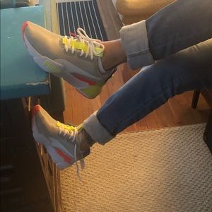 New puma sneakers man size 7, women size 8.5